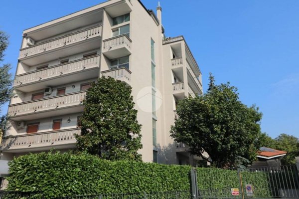 appartamento in vendita a Rho in zona Castellazzo