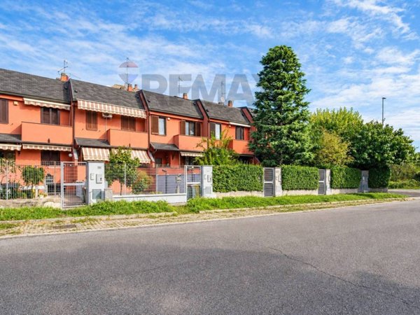 casa indipendente in vendita a Rho in zona Terrazzano