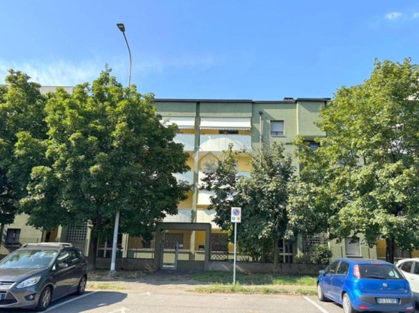 appartamento in vendita a Rho in zona Passirana