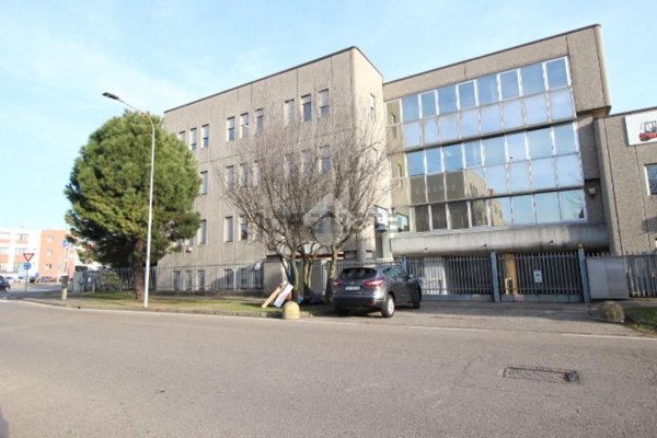 appartamento in vendita a Rho in zona Mazzo
