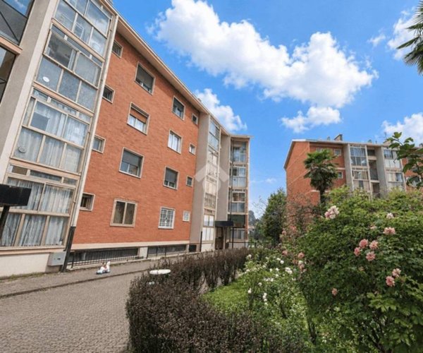 appartamento in vendita a Rho in zona Lucernate