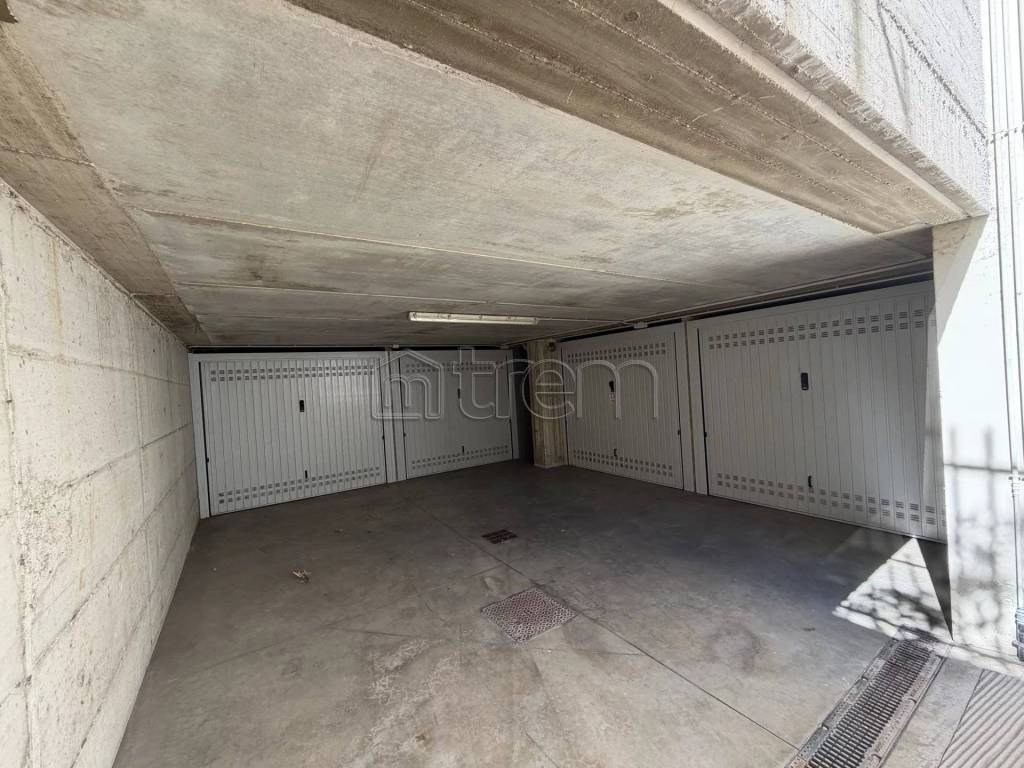 box auto in vendita a Rho in zona Ghisolfa