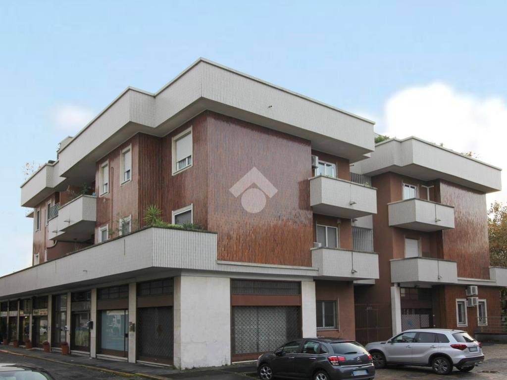 appartamento in vendita a Rho in zona Mazzo