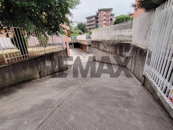 box auto in vendita a Rho in zona Mazzo