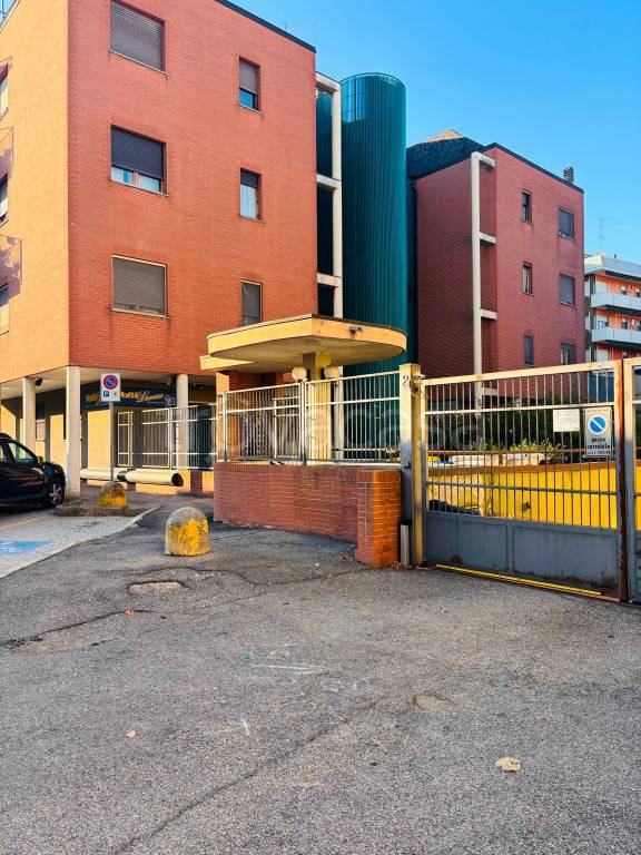 appartamento in vendita a Rho in zona Terrazzano
