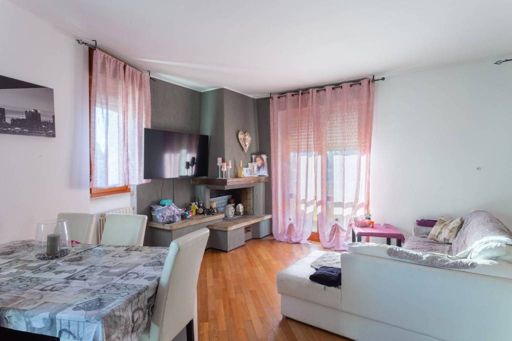 appartamento in vendita a Rho in zona Castellazzo
