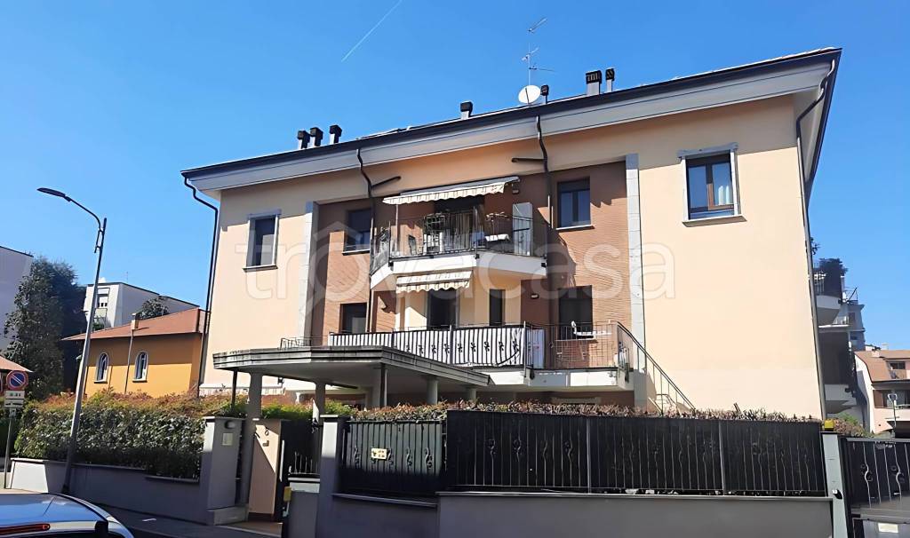 appartamento in vendita a Rho in zona Castellazzo