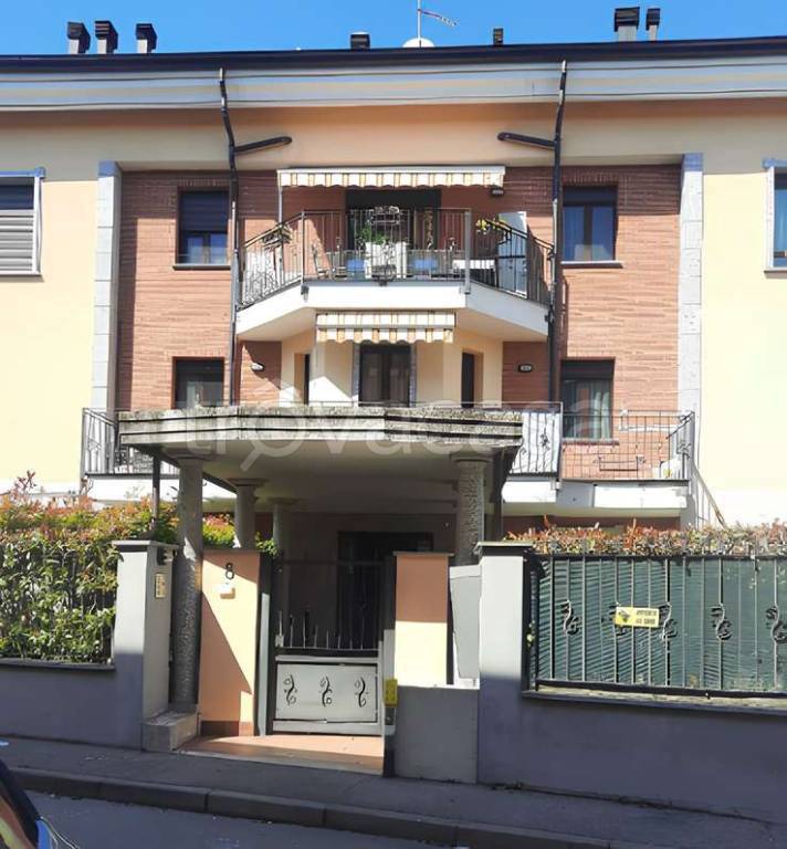 appartamento in vendita a Rho in zona Castellazzo