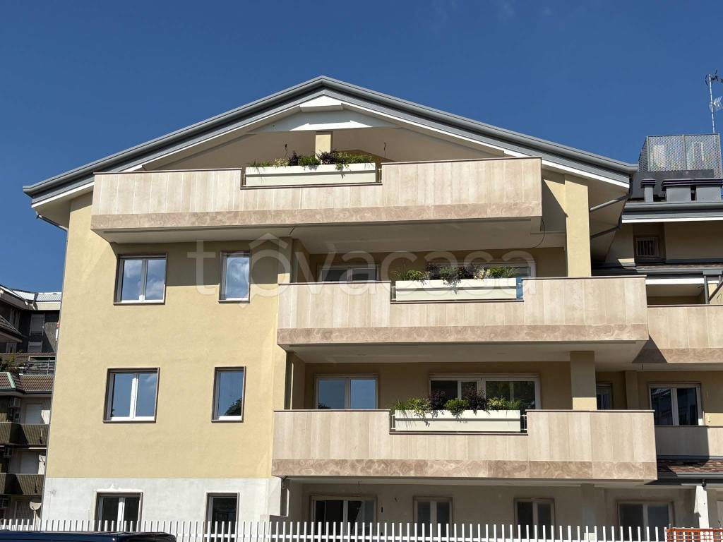 appartamento in vendita a Rho in zona Castellazzo