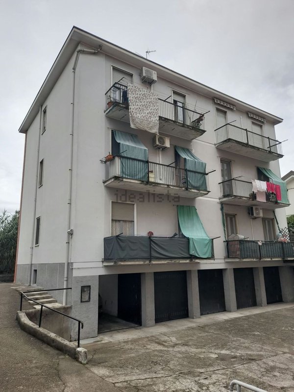 appartamento in vendita a Rho in zona Castellazzo
