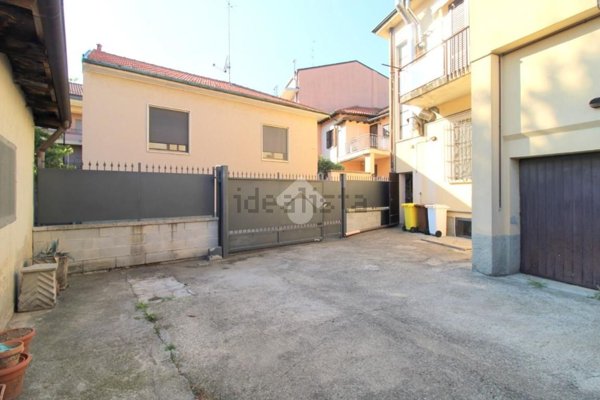 appartamento in vendita a Rho in zona Castellazzo
