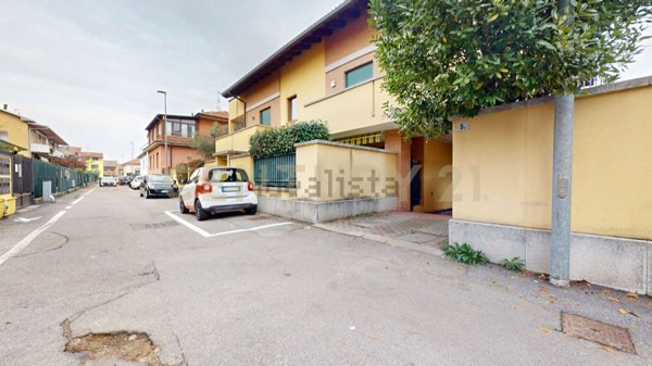 appartamento in vendita a Rho in zona Castellazzo