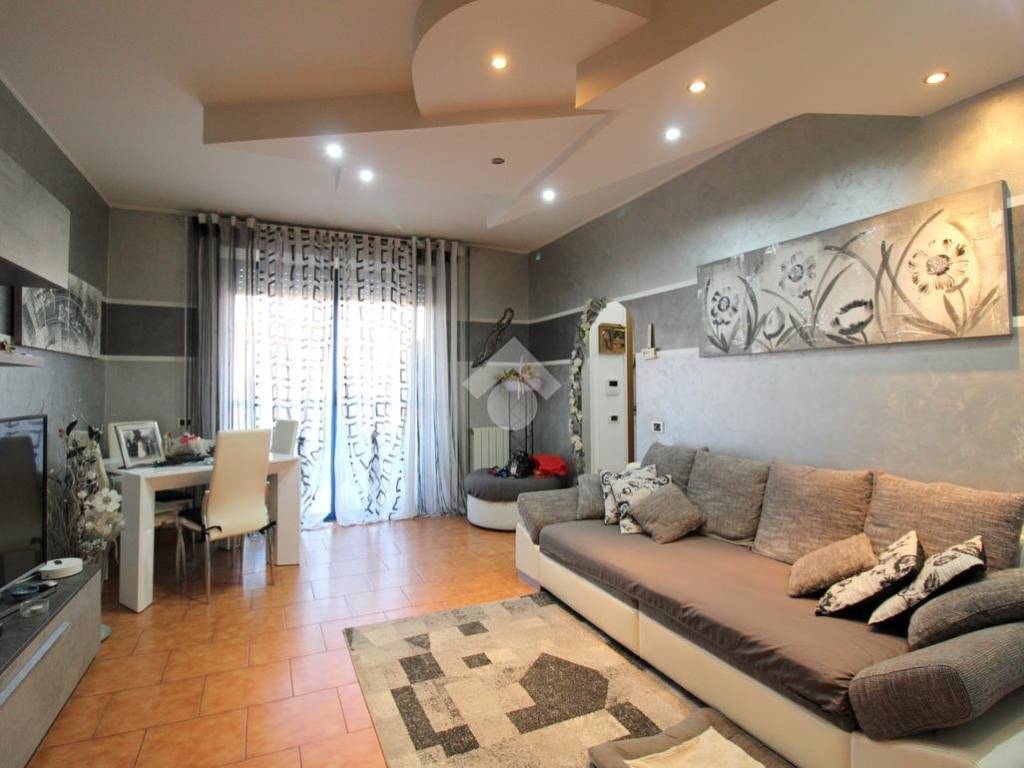 appartamento in vendita a Rho in zona Biringhello