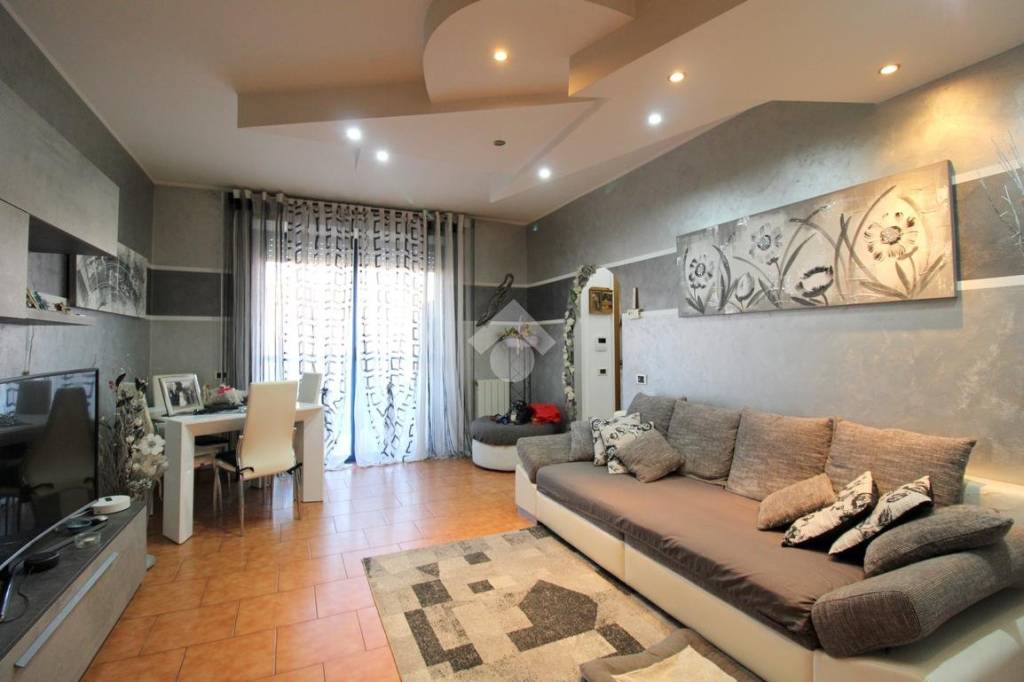 appartamento in vendita a Rho in zona Biringhello