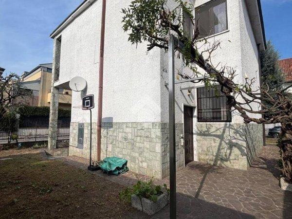 casa indipendente in vendita a Rho
