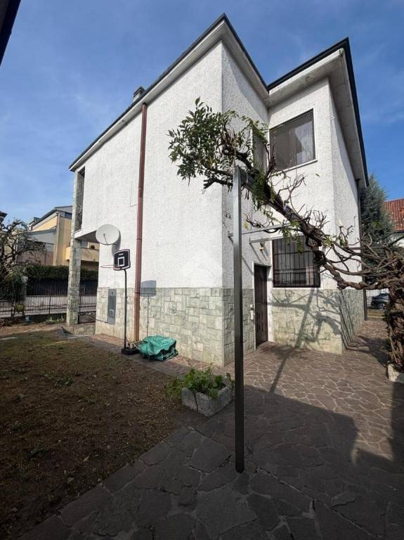 casa indipendente in vendita a Rho