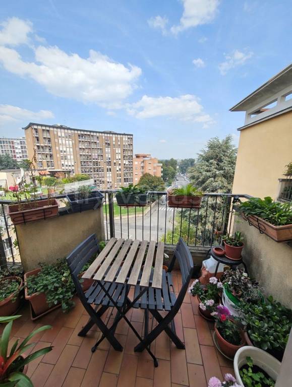 appartamento in vendita a Rho in zona Biringhello