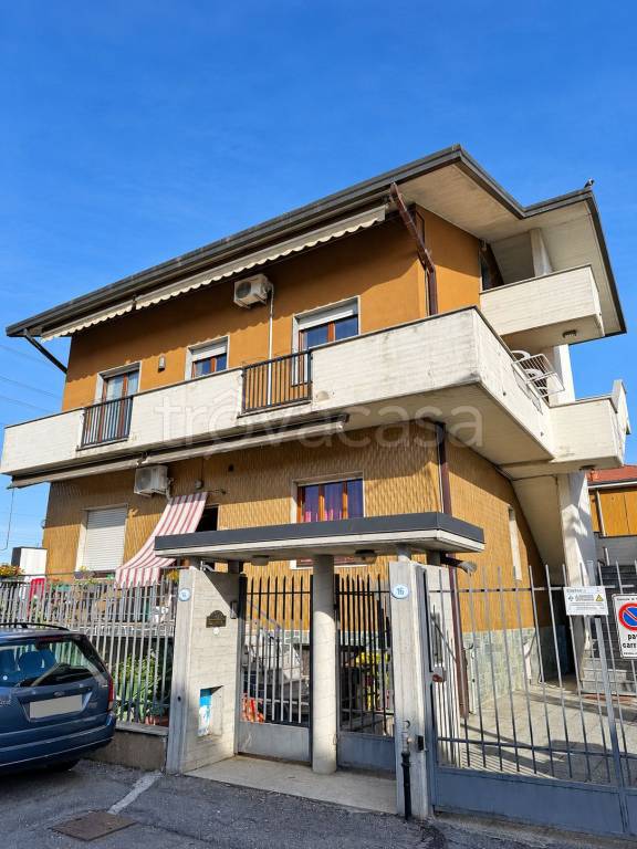 casa indipendente in vendita a Rho in zona Terrazzano