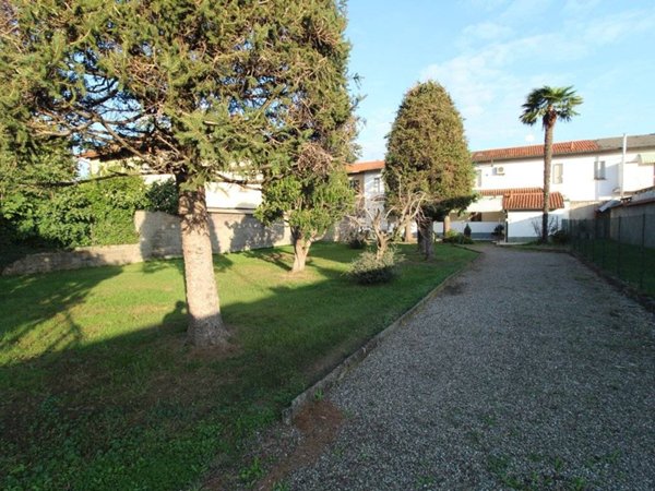 appartamento in vendita a Rho in zona Biringhello
