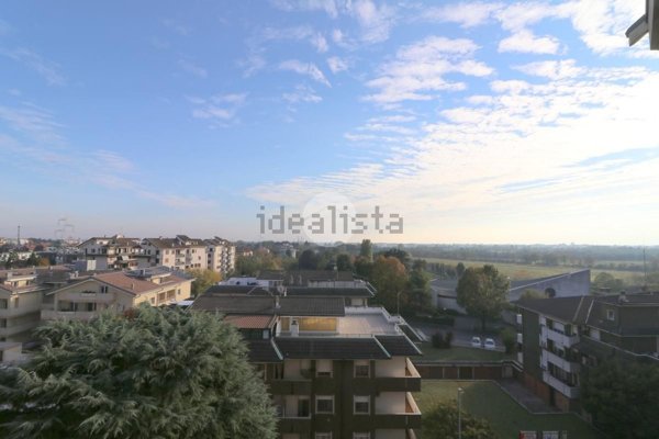 appartamento in vendita a Rho in zona Castellazzo
