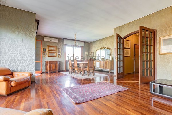 casa indipendente in vendita a Rho in zona Castellazzo
