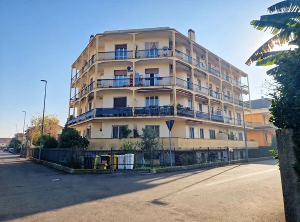 appartamento in vendita a Rho in zona Castellazzo