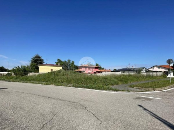 terreno edificabile in vendita a Robecchetto con Induno