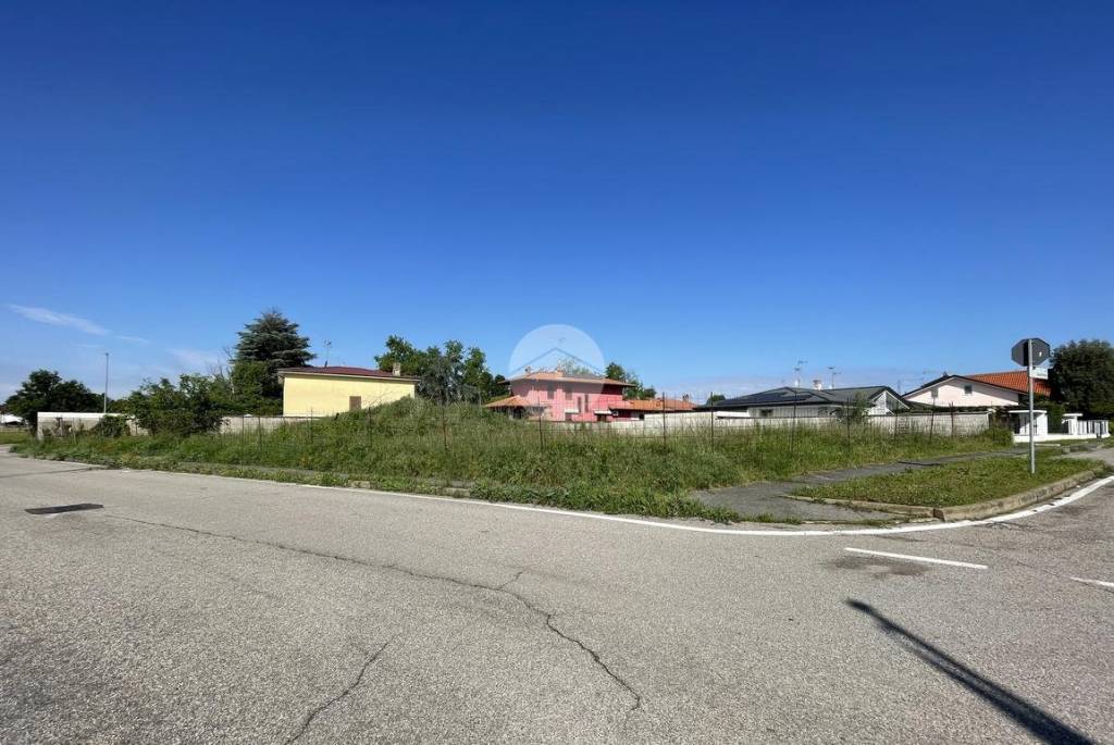 terreno edificabile in vendita a Robecchetto con Induno