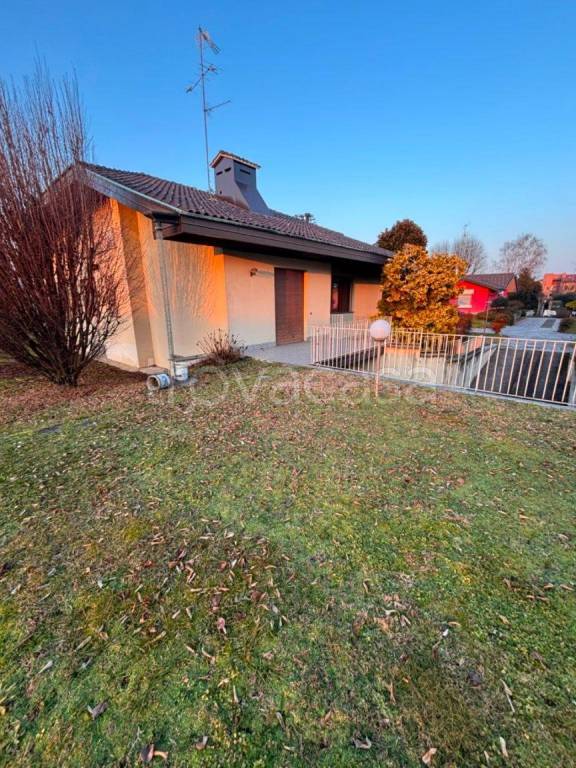 casa indipendente in vendita a Robecchetto con Induno