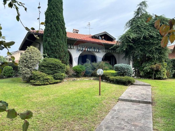 casa indipendente in vendita a Robecchetto con Induno in zona Malvaglio