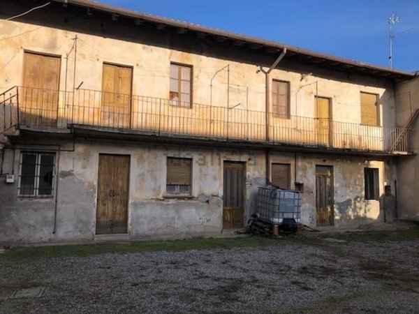 esavano in vendita a Robecchetto con Induno