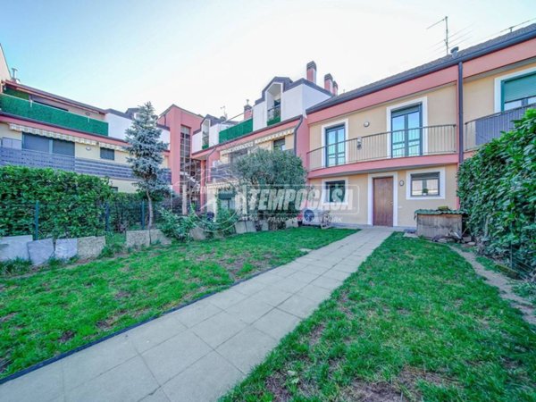 casa indipendente in vendita a Robecchetto con Induno