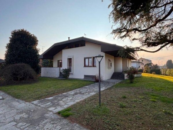 casa indipendente in vendita a Robecchetto con Induno in zona Malvaglio