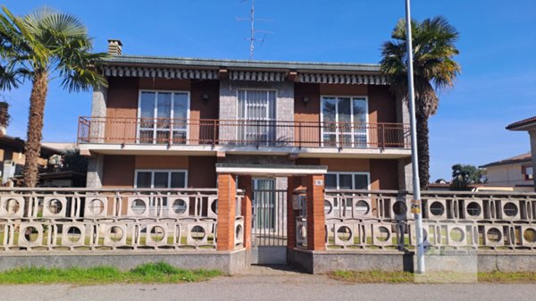 casa indipendente in vendita a Robecchetto con Induno in zona Malvaglio