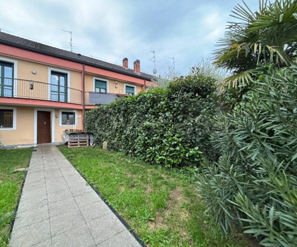 casa indipendente in vendita a Robecchetto con Induno in zona Malvaglio