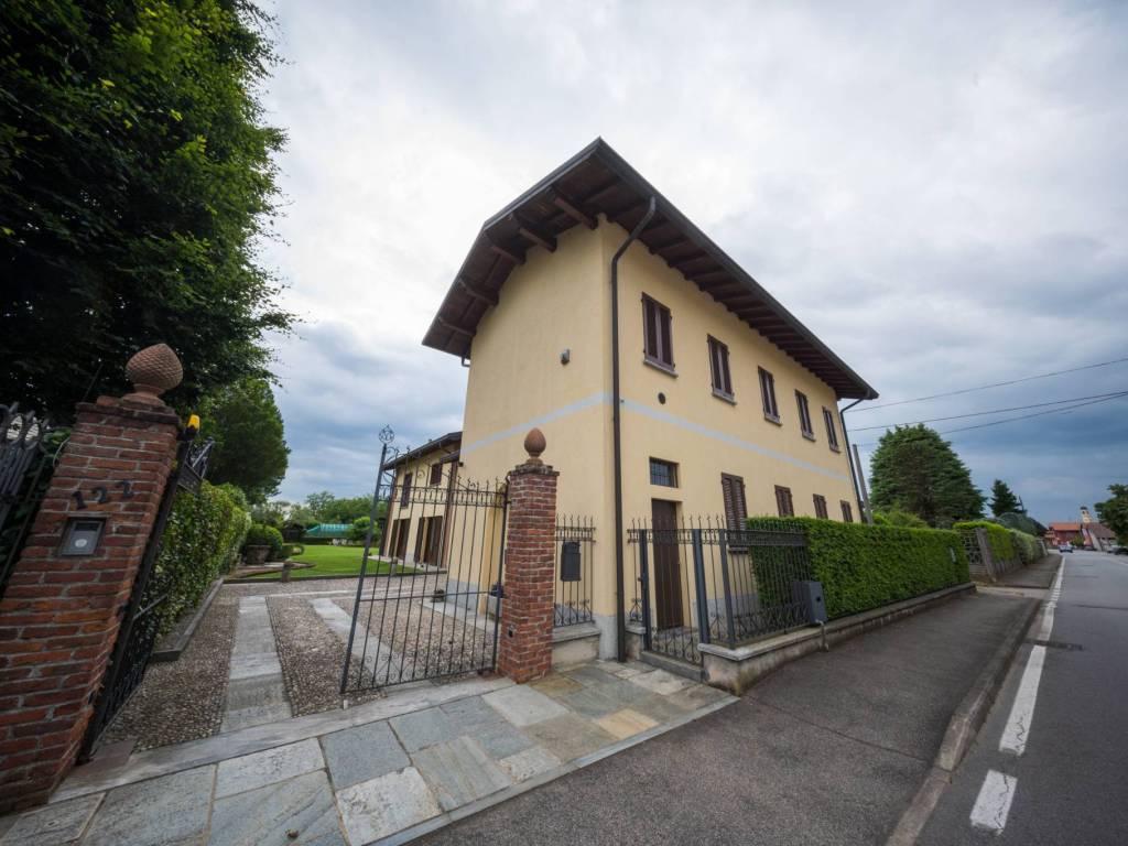 casa indipendente in vendita a Robecchetto con Induno