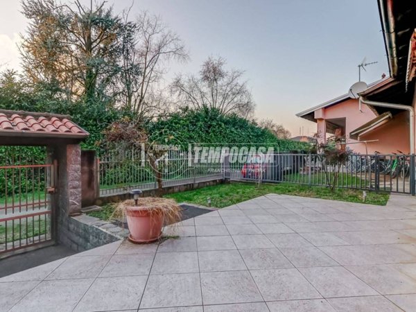 casa indipendente in vendita a Robecchetto con Induno in zona Malvaglio