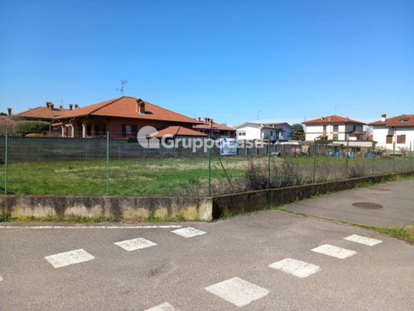 terreno edificabile in vendita a Robecchetto con Induno