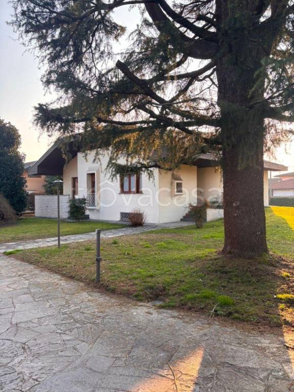 casa indipendente in vendita a Robecchetto con Induno in zona Malvaglio