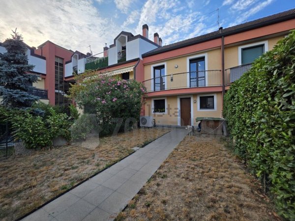 casa indipendente in vendita a Robecchetto con Induno in zona Malvaglio