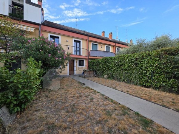 casa indipendente in vendita a Robecchetto con Induno in zona Malvaglio