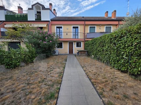 casa indipendente in vendita a Robecchetto con Induno in zona Malvaglio