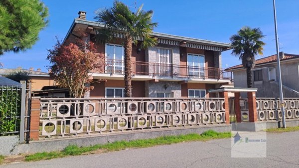 casa indipendente in vendita a Robecchetto con Induno in zona Malvaglio