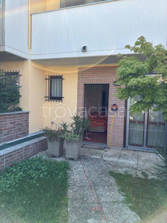 casa indipendente in vendita a Robecchetto con Induno in zona Malvaglio