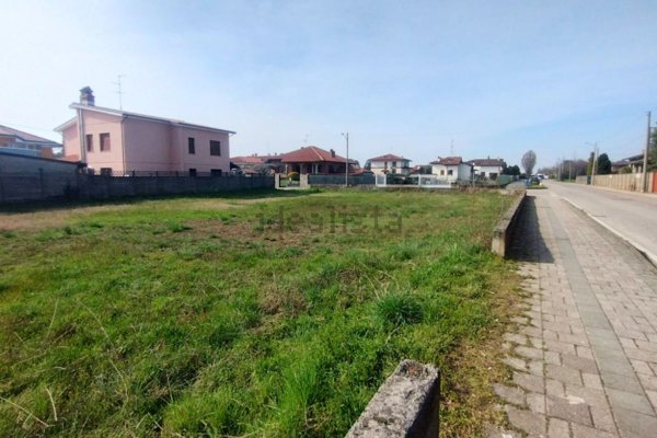 terreno in vendita a Robecchetto con Induno in zona Malvaglio