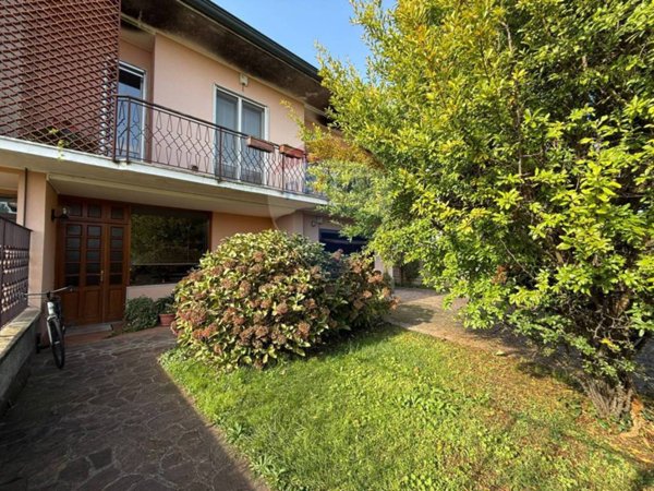 casa indipendente in vendita a Robecco sul Naviglio