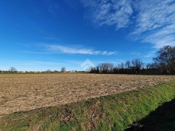terreno agricolo in vendita a Robecco sul Naviglio in zona Casterno