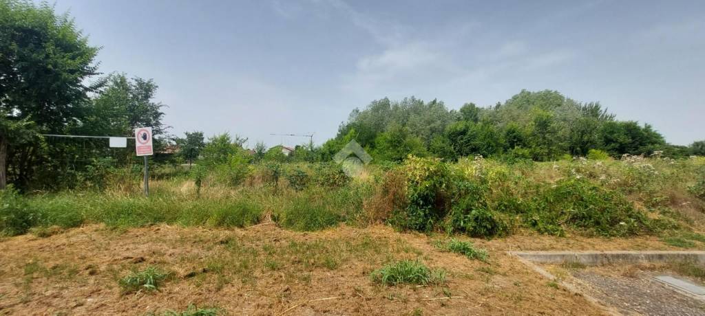 terreno agricolo in vendita a Robecco sul Naviglio in zona Castellazzo de' Barzi
