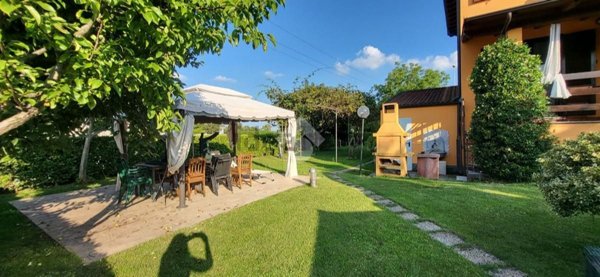 casa indipendente in vendita a Robecco sul Naviglio