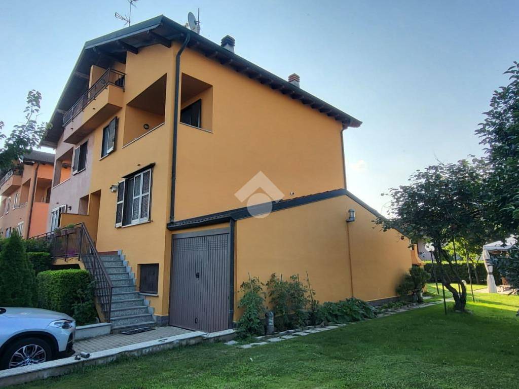 appartamento in vendita a Robecco sul Naviglio in zona Castellazzo de' Barzi